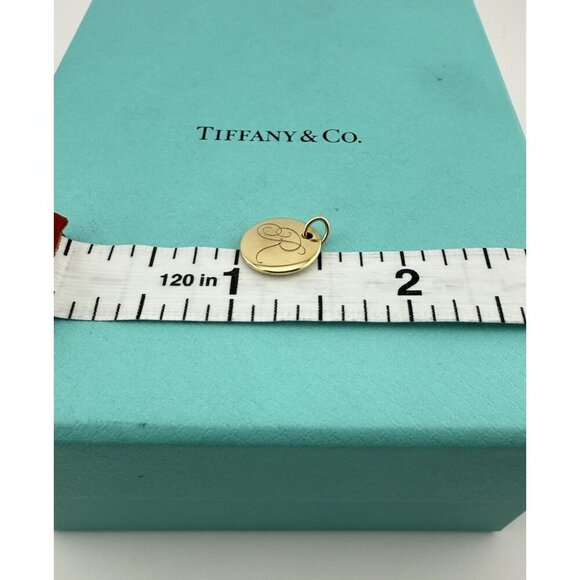 Tiffany & Co. 18k Yellow Gold “R” Alphabet Disc Charm Pendant – 2.9g, 0.5” Wide - Picture 6 of 6